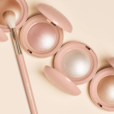 BROCHA PARA ILUMINADOR MAQUILLAJE RARE BEAUTY - 2