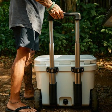 YETI ROADIE 32 COOLER CON RUEDAS Y MANGO RETRÁCTIL | GRIS - 4