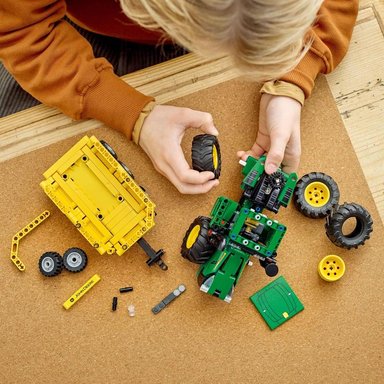 LEGO TECHNIC JOHN DEERE 9620R TRACTOR 4X4 MODELO COLECCIONABLE CON REMOLQUE - 3