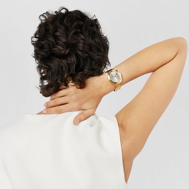 RELOJ ANALÓGICO CON BRAZALETE DE ACERO IPG DORADO KARAT - 8