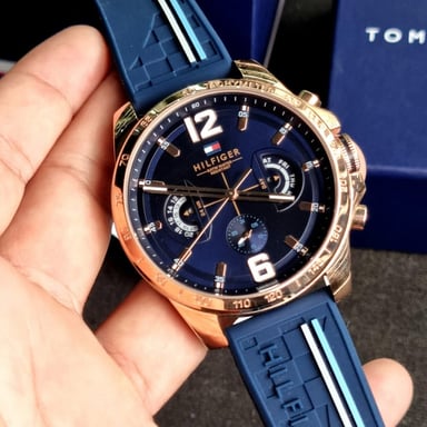 RELOJ TOMMY HILFIGER DECKER 1791474 MULTIFUNCIONAL ACERO INOXIDABLE ORO ROSADO CORREA SILICONA AZUL - 3