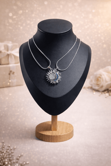 COLLAR DÚO CELESTIAL SOL Y LUNA - ACABADO PLATEADO - 1