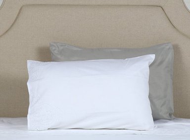 FUNDA DE ALMOHADA RIPLEY HOME MEDIDAS ESPACIALES ALGODÓN 70 X 50 CM BLANCO BRODERIE - 1
